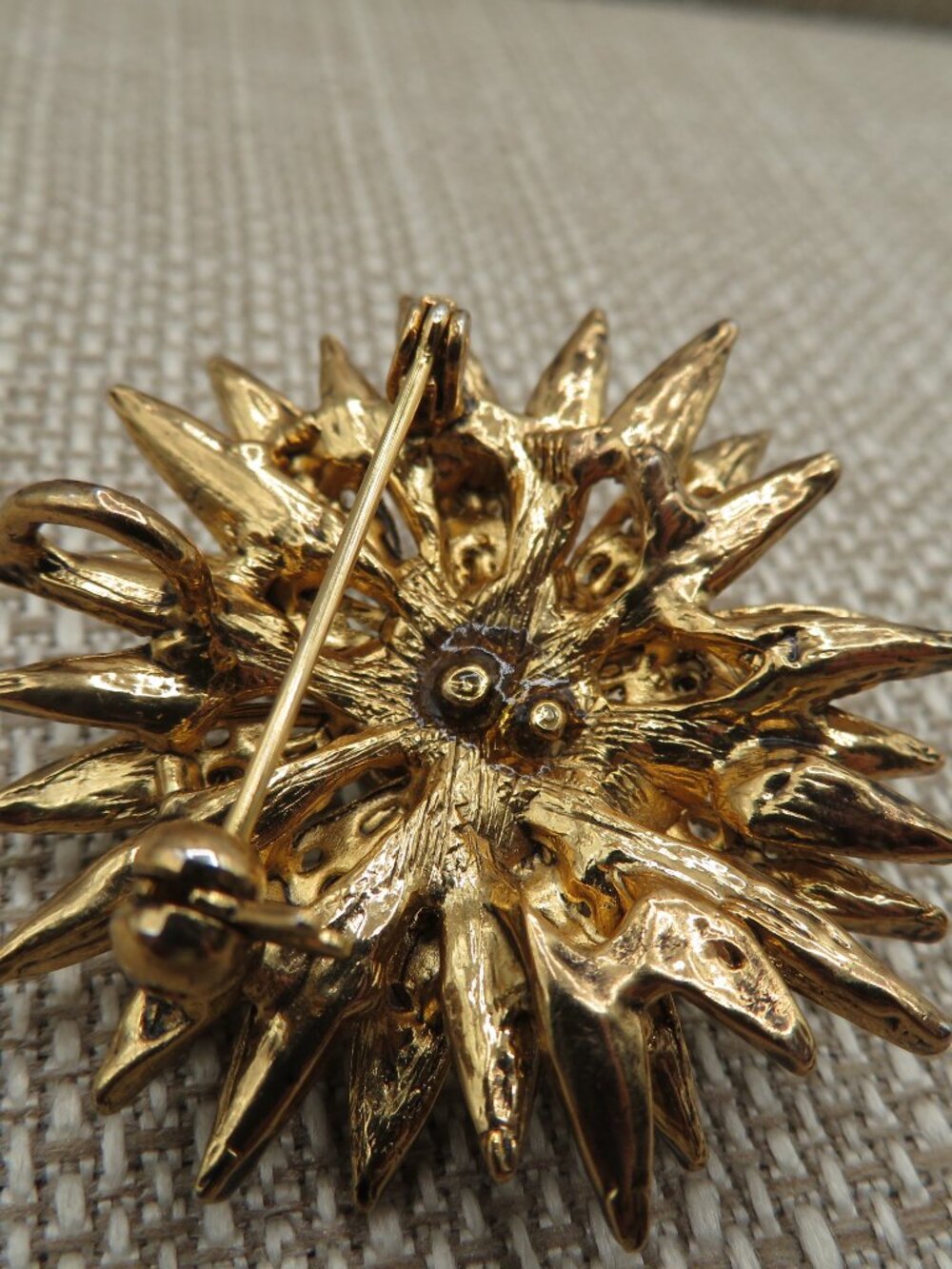 Vintage Starburst Faux Turquoise & Green Rhinestone AB Gold Tone Brooch - Picture 6 of 8